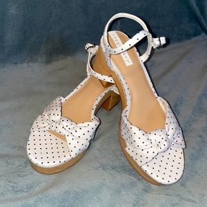 Dillards copper key black and while polka dot sandals size 8.5